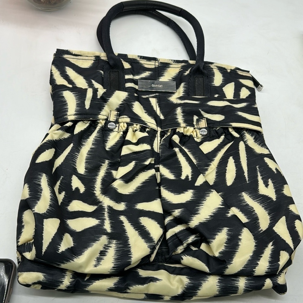 Calvin Klein Black White Nylon Lightweight Tote Bag TOT5246A